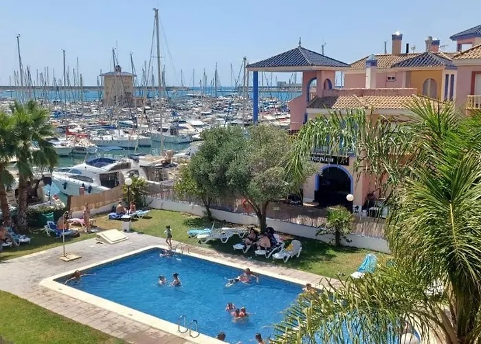 Appartement Climatise Deux Chambres Front De Mer Et Piscine