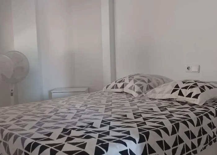 Appartement Climatise Deux Chambres Front De Mer Et Piscine